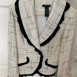 Beautiful Kenneth Cole jacket. Worn once.